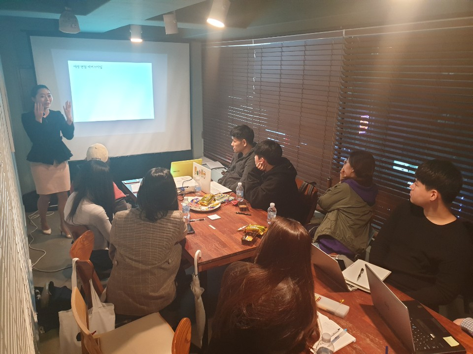 지난해 일자리카페에서 실시한 취업네트워킹 프로그램 활동 모습. [관악구 제공]