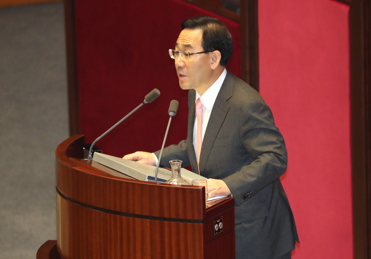 제21대 국회 첫 본회의가 열린 5일 국회 본회의장에서 주호영 미래통합당 원내대표가 의사진행 발언을 하고 있다. [연합]