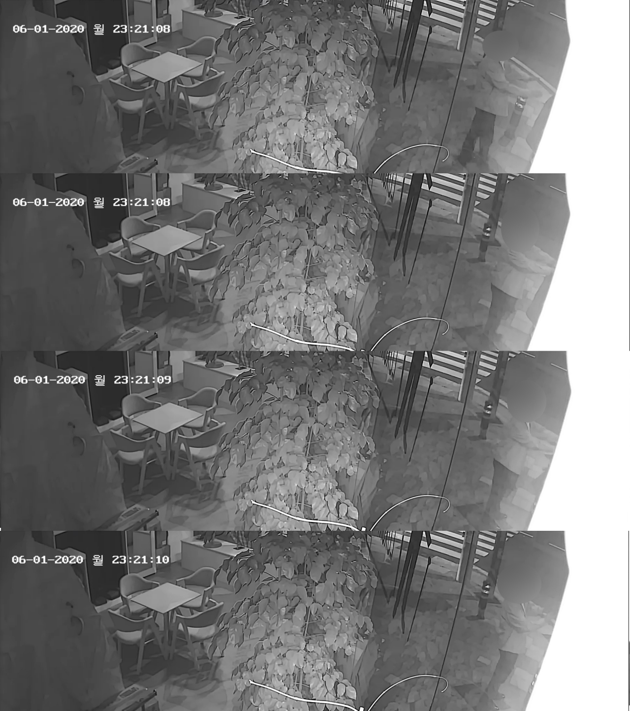 지난 1일 밤 부산 부산진구 양정동 한 횡단보도에서 부산지검 부장검사 A씨가 두손을 뻗어 여성 어깨를 추행하는 모습이 인근 CCTV에 고스란히 포착된 모습. [연합]