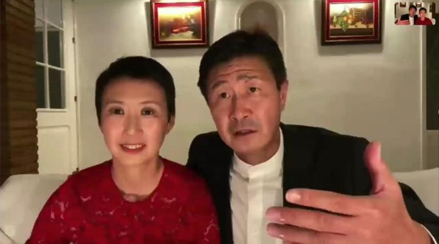 동영상 인터뷰에 출연한 (사진 우측부터)하오하이둥과 그의 아내이자 중국 배드민턴 선수 출신 예자오잉 [유튜브 캡처]