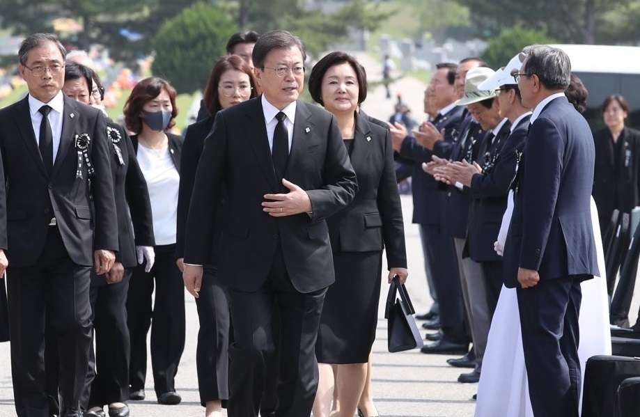 President Moon Jae-in arrives at Daejeon National Cemetery in the city located 160 kilometers south of Seoul for the 65th Memorial Day ceremony on June 6, 2020. (Yonhap)