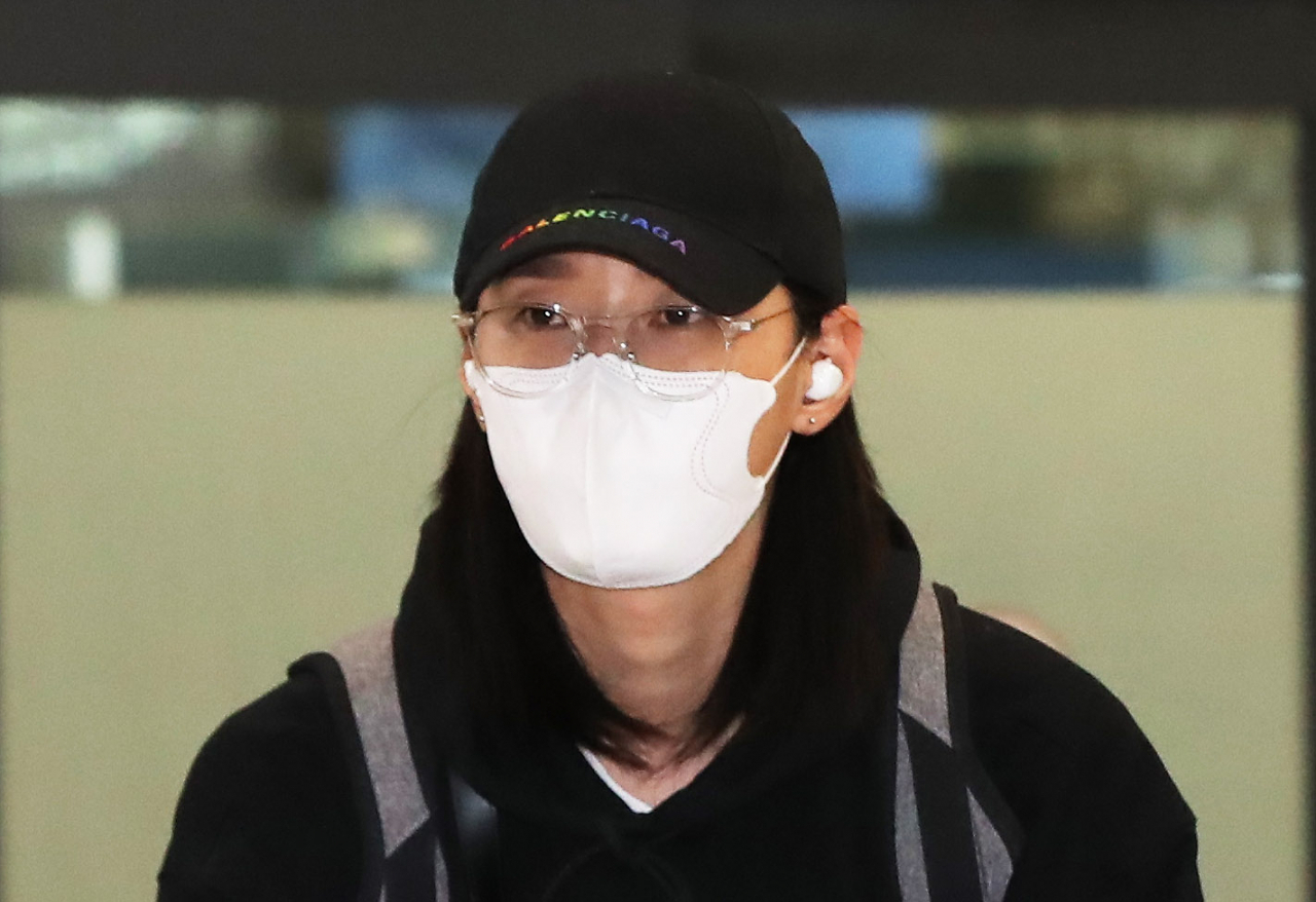터키에 머물던 김연경이 4월 15일 오전 인천국제공항을 통해 입국하고 있다. [연합]