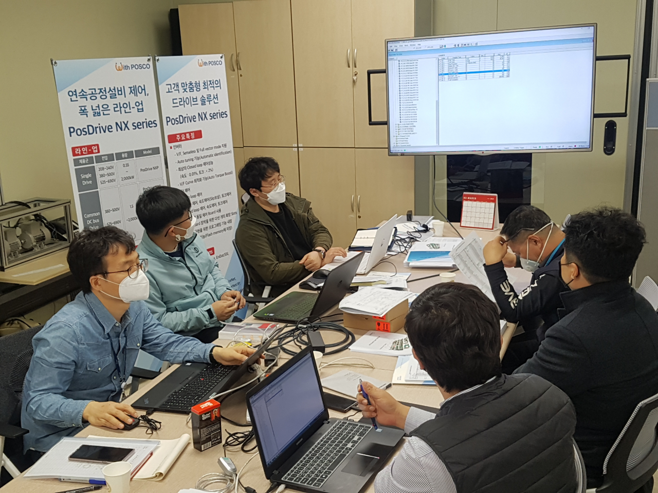 포스코ICT 시뮬레이션센터에서 중소기업 직원 대상 스마트팩토리 기술전수 교육이 진행되고 있다 [포스코ICT 제공]