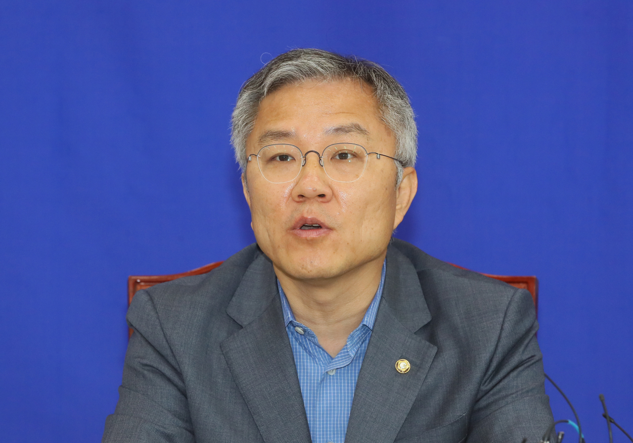 최강욱 열린민주당 대표가 8일 국회에서 열린 최고위원회의에서 발언하고 있다. [연합]