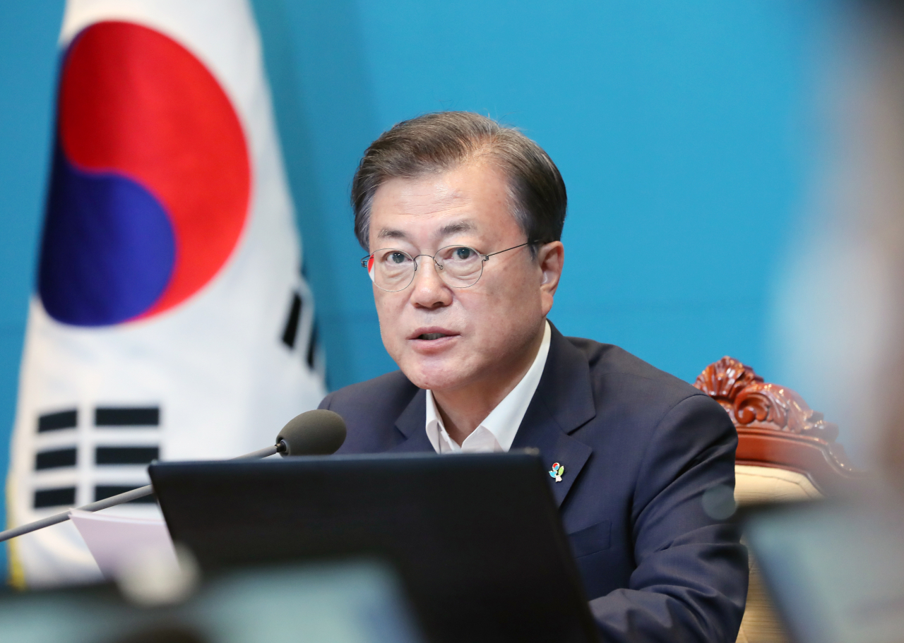 문재인 대통령이 8일 청와대에서 수석·보좌관 회의를 주재하고 있다. [연합]