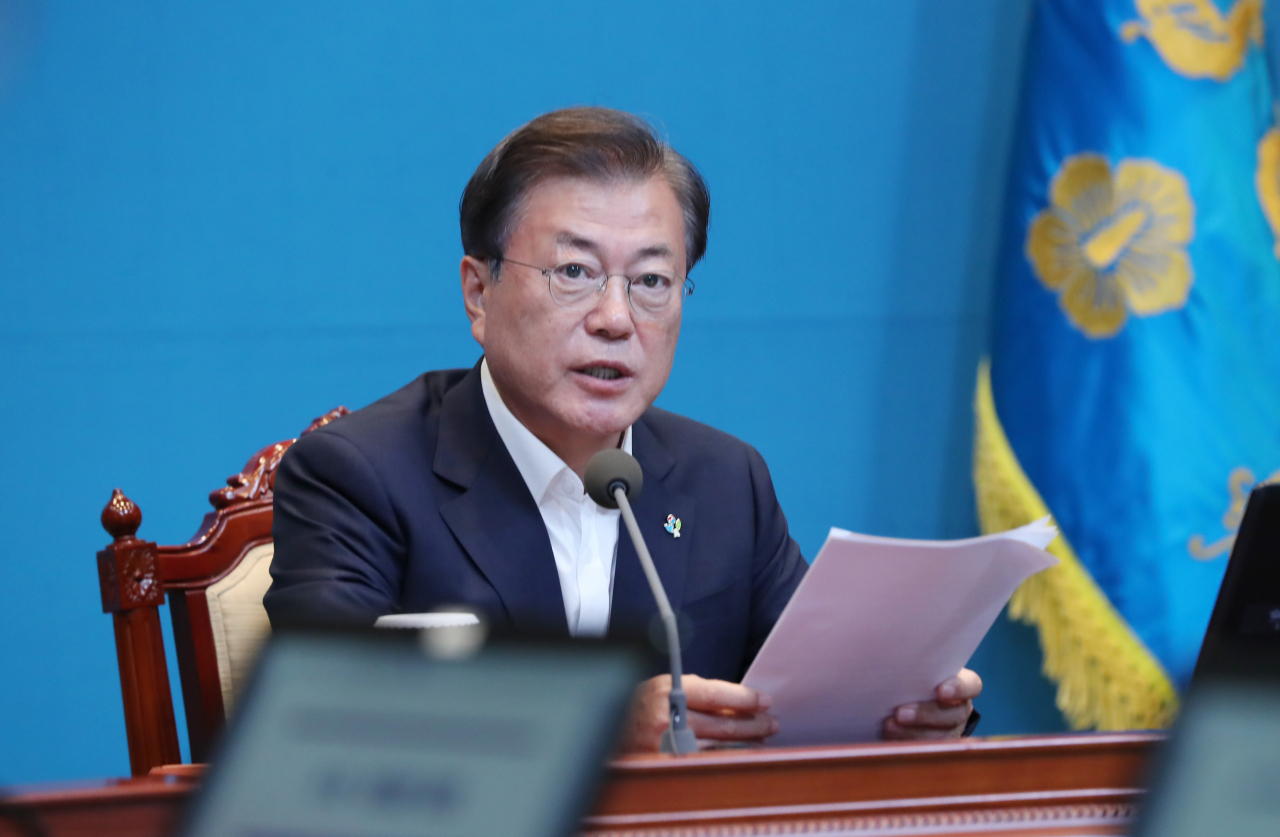 문재인 대통령이 8일 청와대에서 수석·보좌관 회의를 주재하고 있다. [연합]