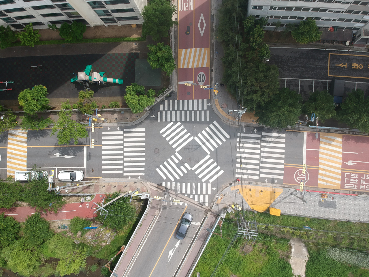 용인 처인구 용마초교 앞 사거리 대각선 횡단보도 설치. [용인시 제공]