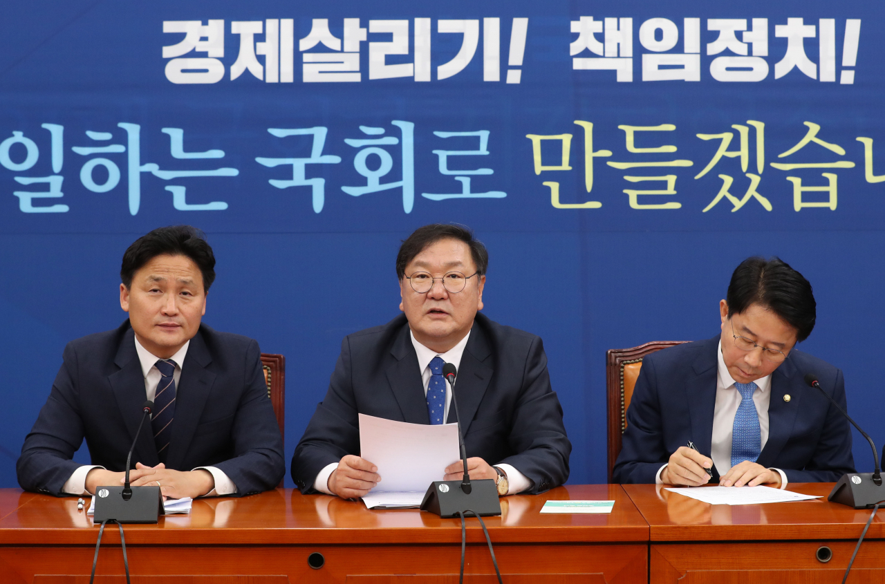 김태년 더불어민주당원내대표가 9일 오전 서울 여의도 국회에서 열린 원내대책회의에서 발언하고 있다. [연합]