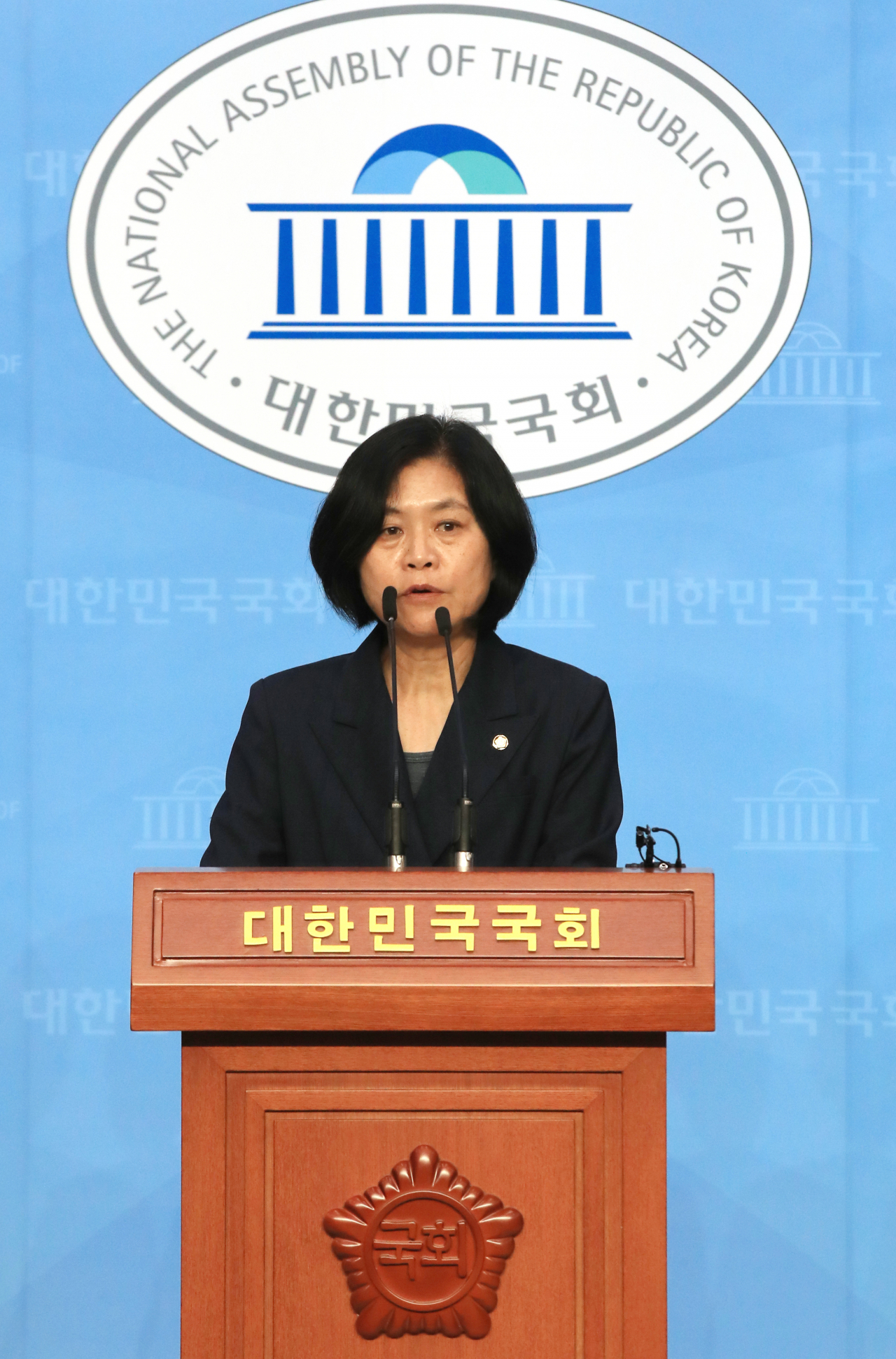 강민정 열린민주당 의원이 9일 오후 서울 여의도 국회 소통관에서 현안 관련 기자회견을 열고 발언하고 있다. [연합]