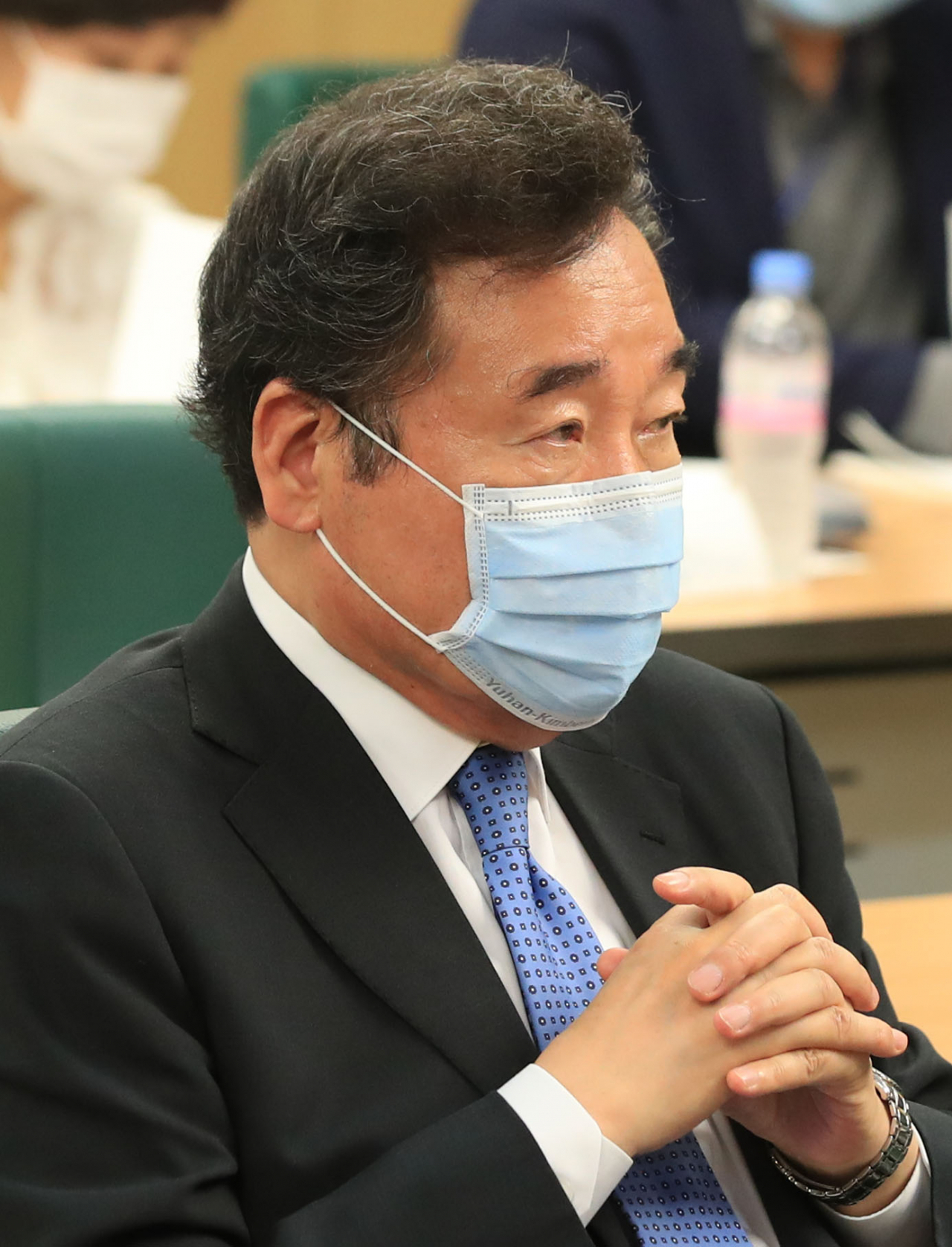 더불어민주당 이낙연 의원이 9일 서울 여의도 국회 의원회관에서 열린 포스트 코로나19 시대, 한국형 원격교육 중장기 정책 방향 토론회에서 생각에 잠겨있다. [연합]