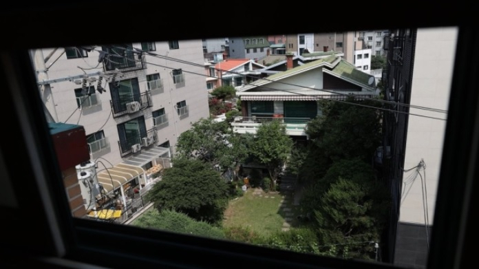 8일 오전 서울 마포구 일본군 위안부 피해자 할머니 쉼터인 '평화의 우리집'에 적막감이 흐르고 있다.[연합]
