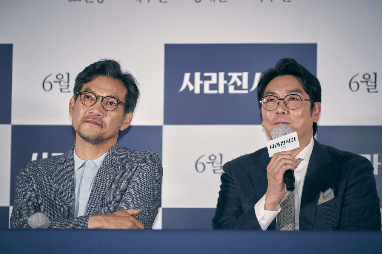 Director Jung Jin-young (left) and actor Cho Jin-woong attend the “Me and Me” premiere event, in Seoul on Tuesday. (Acemaker Movie Works)