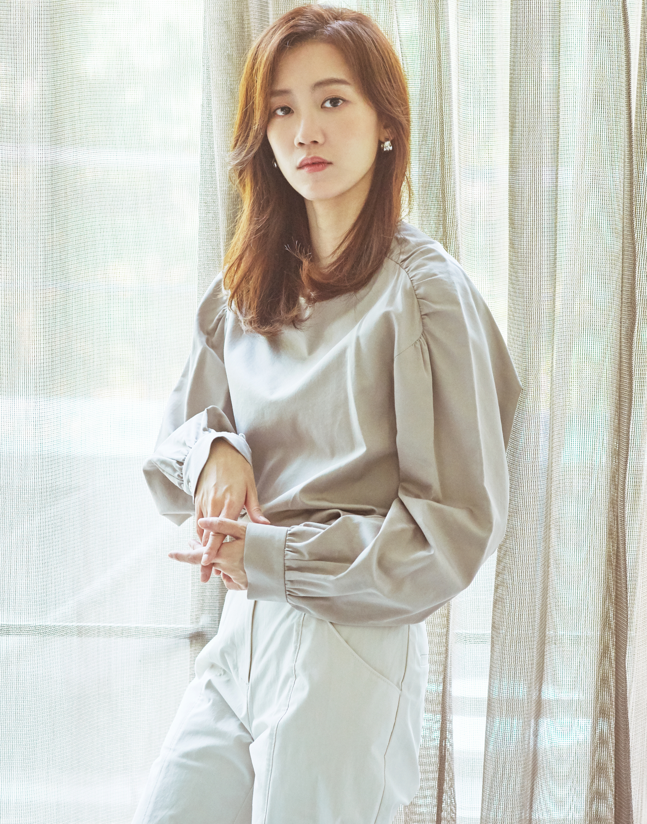 ‘슬기로운 의사생활’에서 무뚝뚝하지만 환자에 대한 열정만큼은 누구에게 뒤지지 않는 장겨울 역으로 호평받은 배우 신현빈은 극중 인물들이 현실적이라 더 좋았다고 했다.