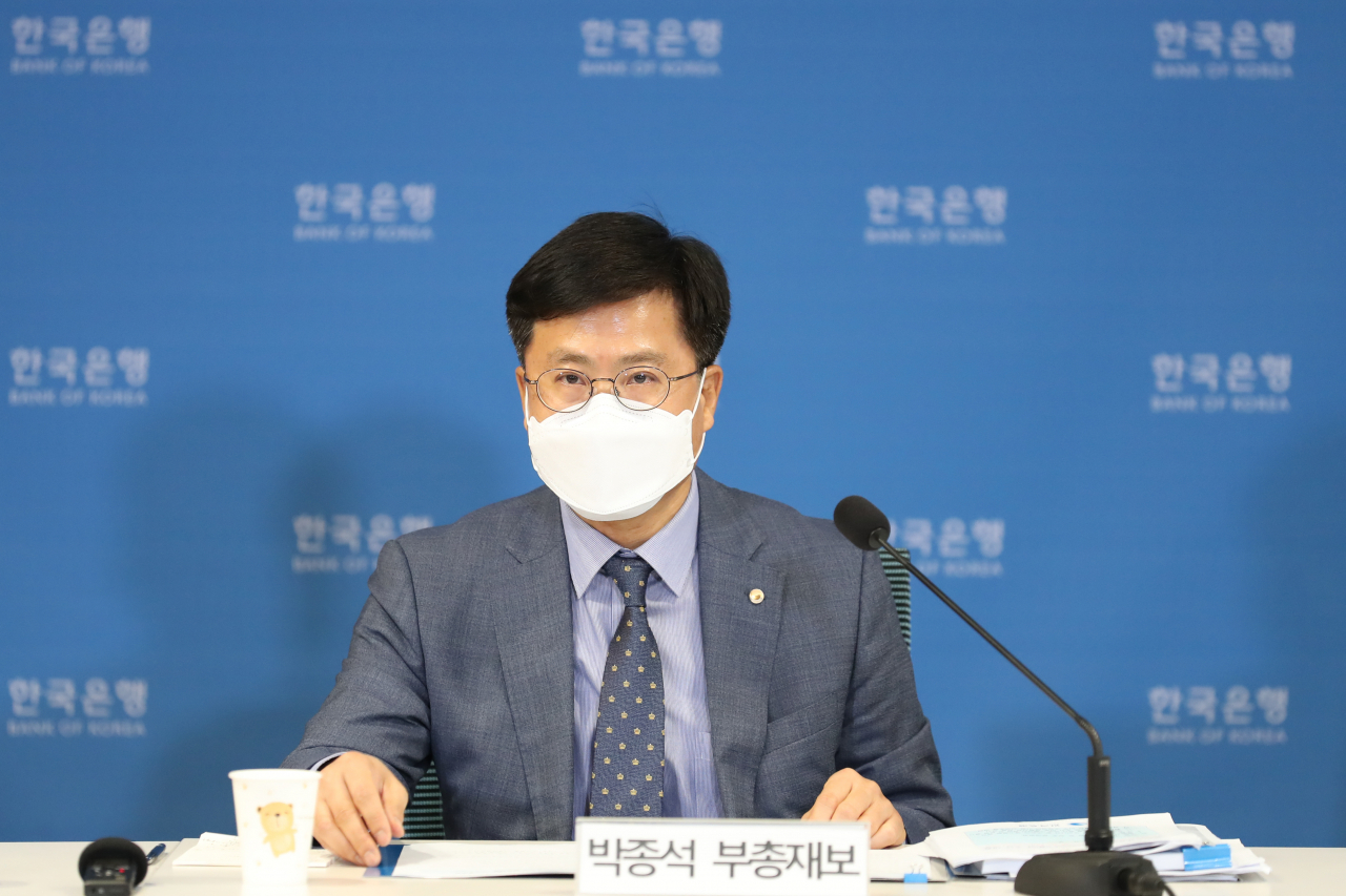 박종석 한국은행 부총재보가 11일 오전 서울 중구 한국은행에서 열린 통화신용정책보고서(2020년 6월) 설명회에서 발언하고 있다. [사진제공 한국은행]