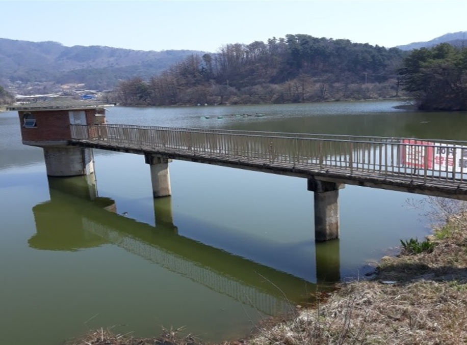 양평 월산저수지 전경.
