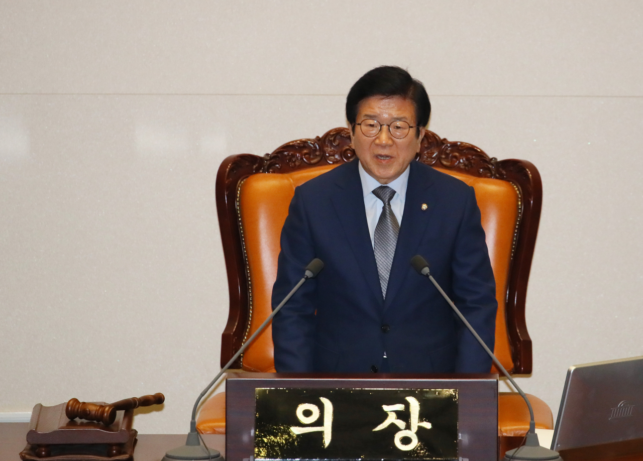 박병석 국회의장이 12일 국회 본회의에서 국회 원구성 연기를 발표하고 있다. [연합]