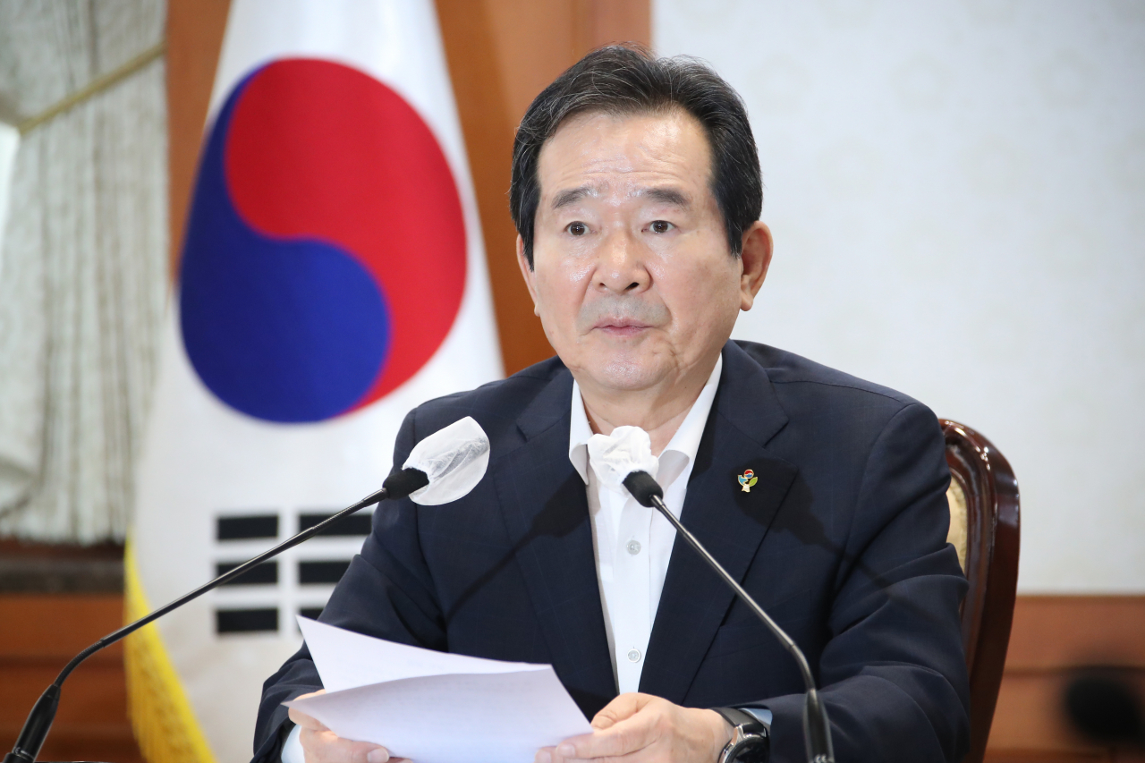 정세균 국무총리가 12일 정부서울청사에서 열린 코로나19 전문가들과 간담회에서 모두발언을 하고 있다. [연합]