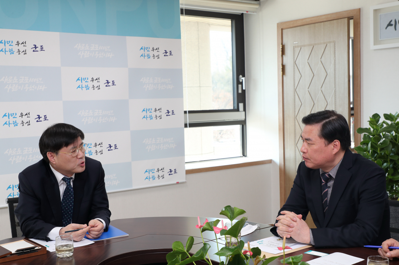 군포시 정담회(오른쪽 유동규 경기관광공사 사장0