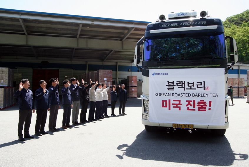 ‘블랙보리’ 미국 수출 출고식 현장 [제공=하이트진로음료]