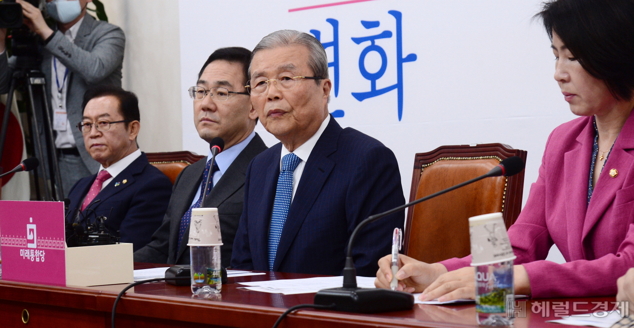 [헤럴드경제=이상섭 기자] 김종인 미래통합당 비대위원장이 15일 오전 서울 여의도 국회에서 열린 비상대책위원회의에서 현안과 관련한 발언하고 있다. babtong@heraldcorp.com
