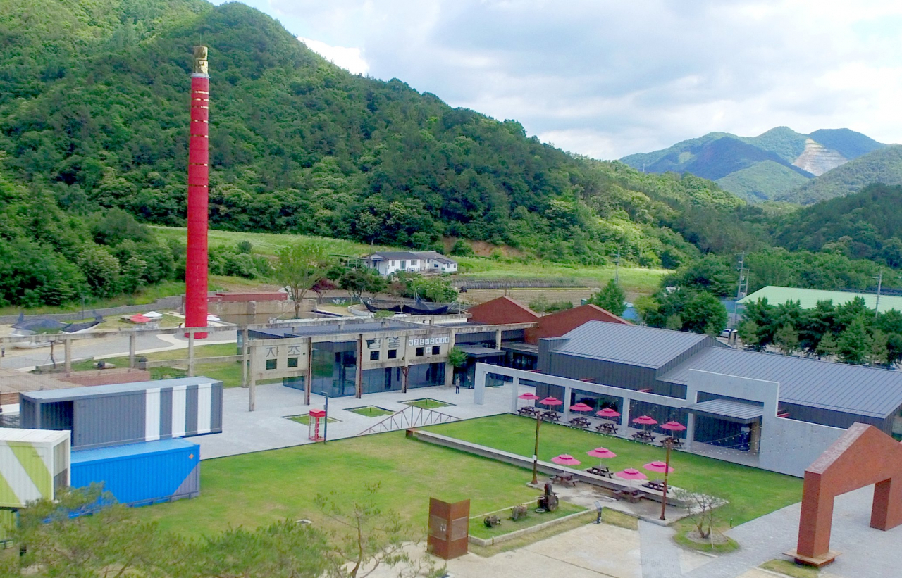 완주의 산속등대미술관 전경