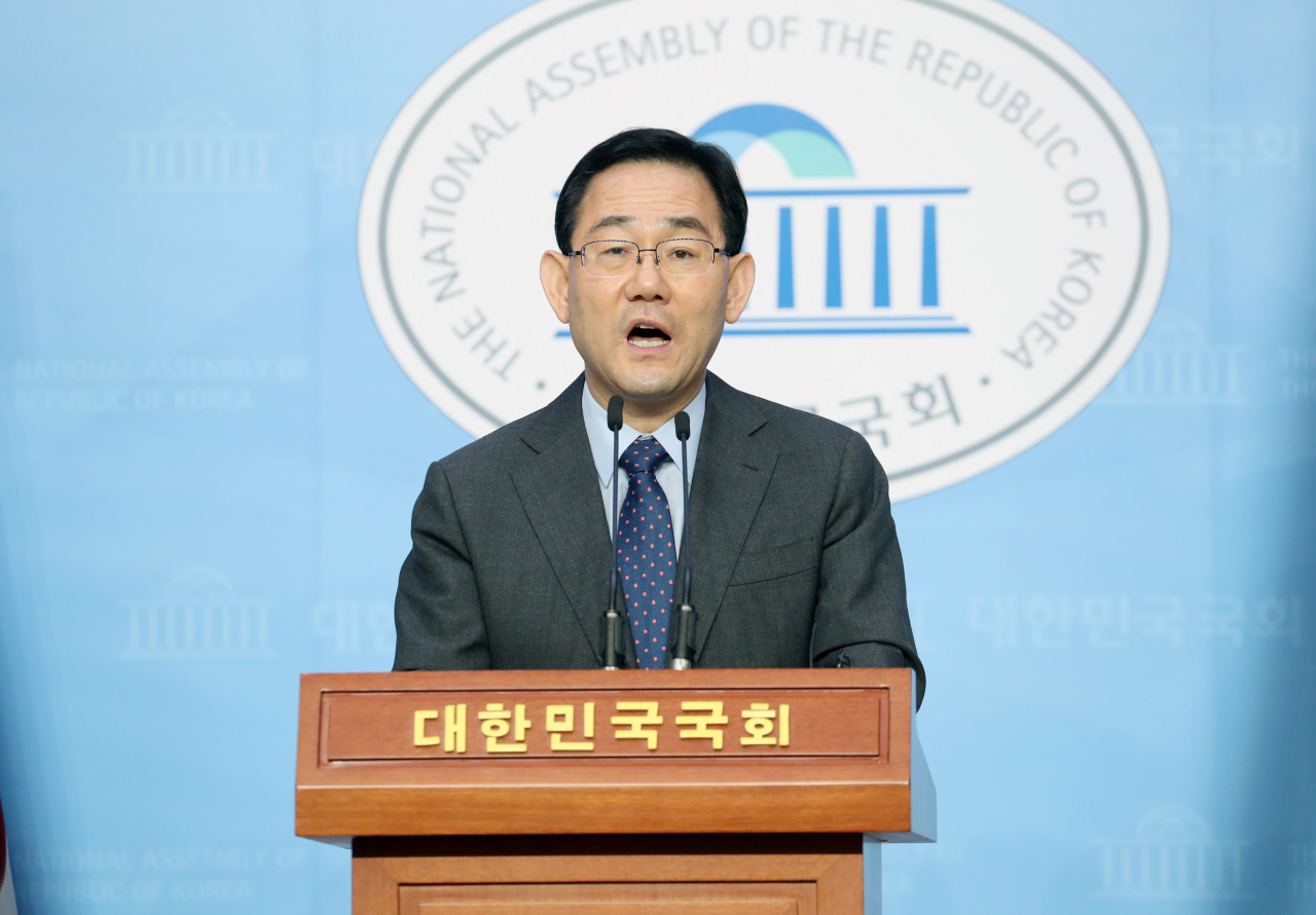 주호영 미래통합당 원내대표가 15일 서울 여의도 국회 소통관에서 긴급 기자회견을 하고 있다. [연합]
