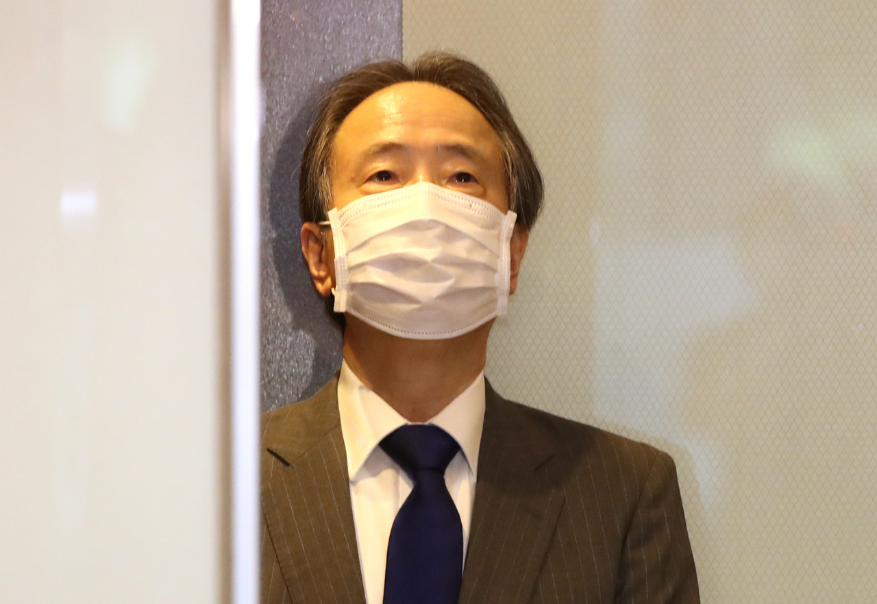 도미타 고지(富田浩司) 주한일본대사가 15일 오후 서울 종로구 외교부 청사로 초치되고 있다. 일본 정부가 지원하는 일반재단법인 ‘산업유산국민회의’는 일제강점기 강제징용 역사를 왜곡하는 내용이 담긴 일본의 산업유산정보센터를 이날 일반에 공개했다. [연합]