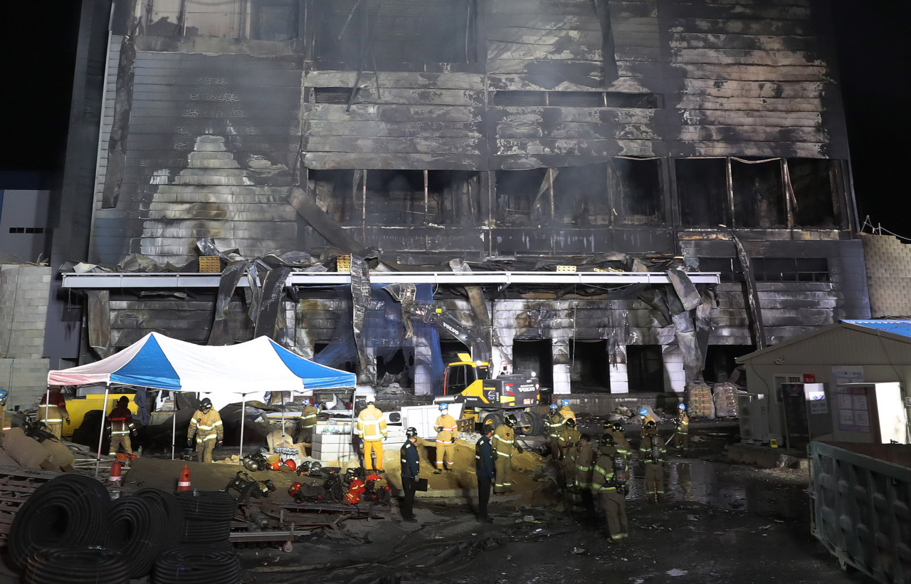 Firefighters carry out a search and rescue operation at the site of a fire at a warehouse construction site in Icheon, Gyeonggi Province, in late April. (Yonhap)