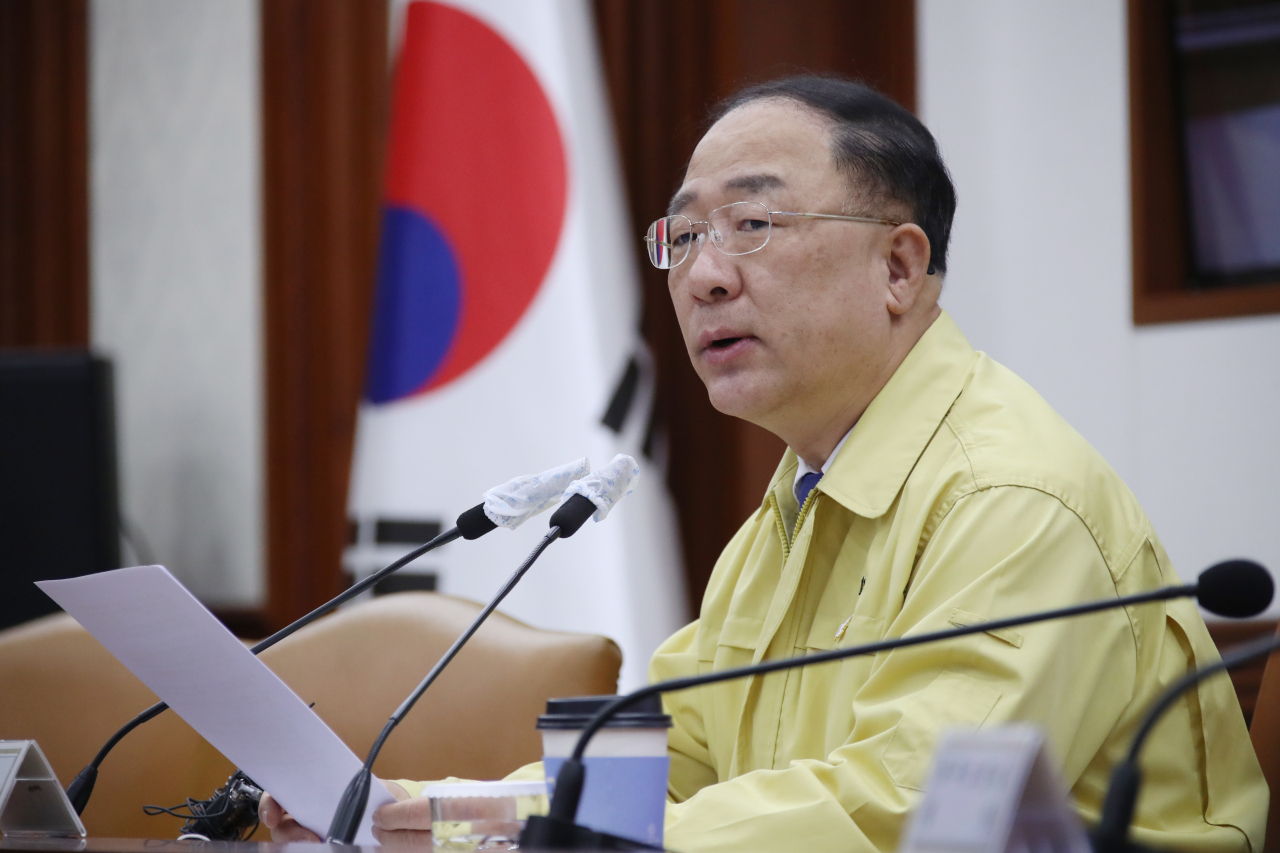 Deputy Prime Minister and Finance Minister Hong Nam-ki speaks at a meeting of economy-related ministers held at Seoul government complex on Monday. (Yonhap)