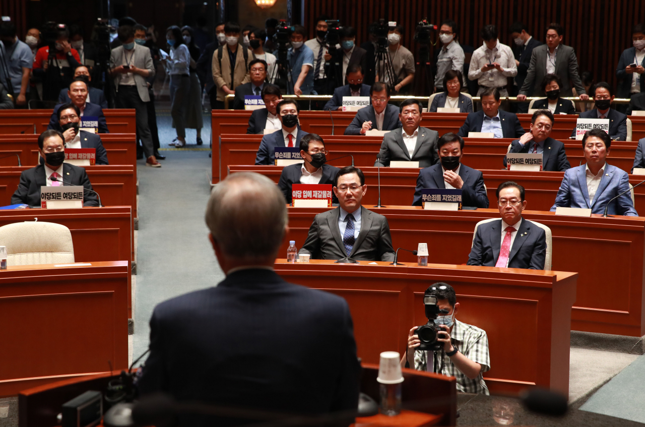 김종인 미래통합당 비상대책위원장이 15일 오후 서울 여의도 국회에서 열린 의원총회에서 발언하고 있다. [연합]