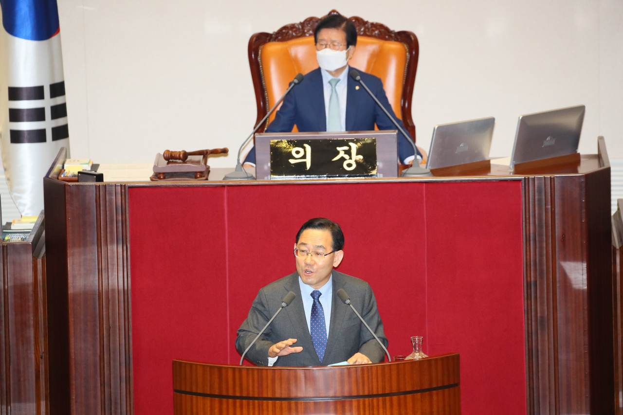 주호영 미래통합당 원내대표가 지난 15일 국회 본회의에서 상임위원회 구성과 관련해 발언하고 있다. [연합]