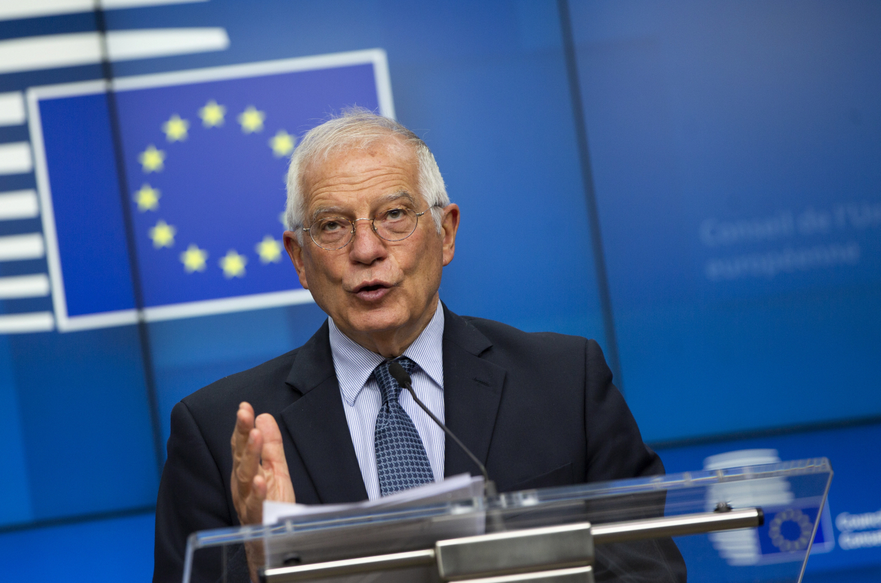 EU의 대외정책을 총괄하는 호세프 보렐 외교·안보정책 고위대표는 15일(현지시간) EU 27개 회원국 외무장관들과 함께 화상회의를 통해 마이크 폼페이오 미국 국무부 장관과 전략대화를 한 뒤 논의 과정에서 “중국과 중국의 행동, 야심이 EU와 미국에 가하는 도전에 초점을 맞춘 양자 대화를 시작하자고 제안했다”고 말했다.[EPA]