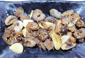 반건조 해삼 마늘 볶음