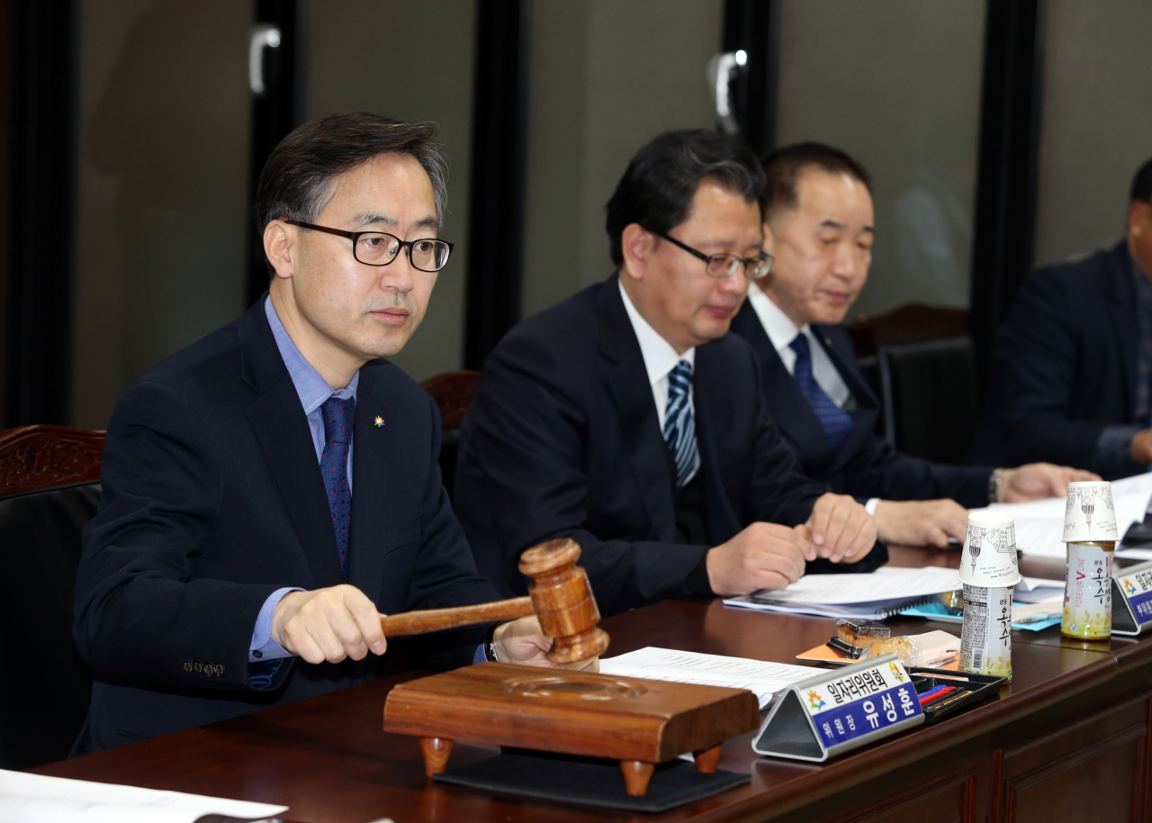 지난해 1월 개최된 일자리위원회 위촉식 및 금천일자리주식회사 설립 중간보고회에서 유성훈 금천구청장이 회의를 주재하고 있다. [금천구 제공]