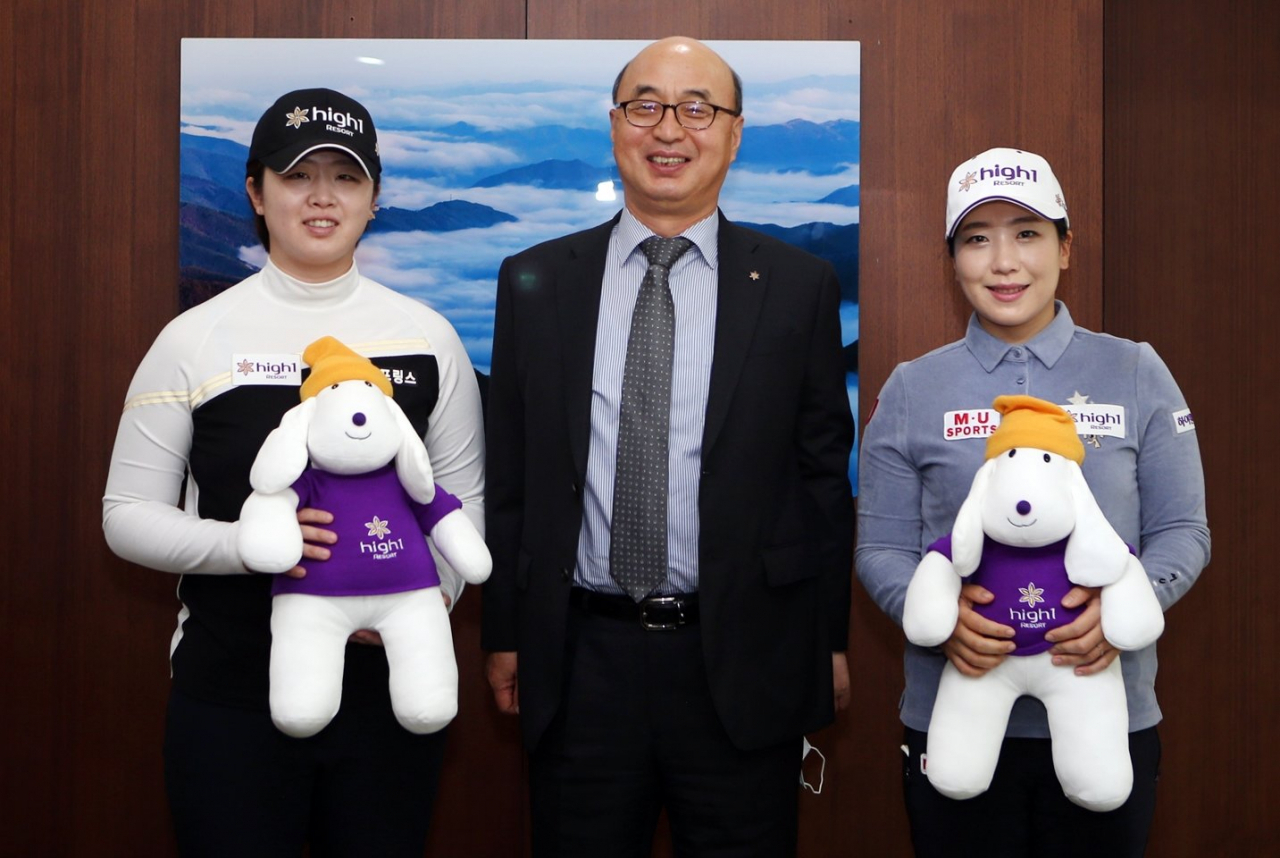 하이원과 후원계약한 1부 투어 곽보미(왼쪽), 김지현2(오른쪽)