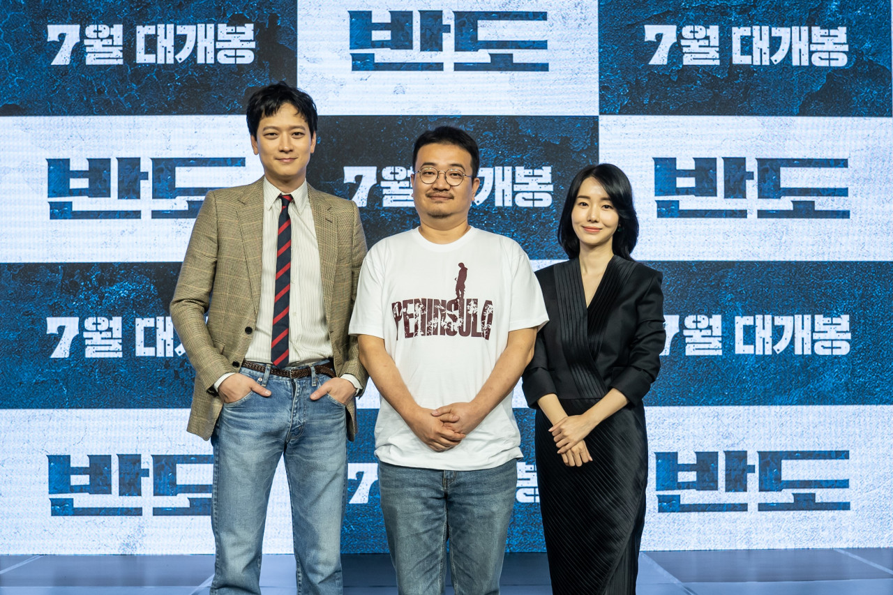 From left: Actor Gang Dong-won, director Yeon Sang-ho and actor Lee Jung-hyun pose for pictures during a preview event for “Peninsula” on Tuesday. (NEW)