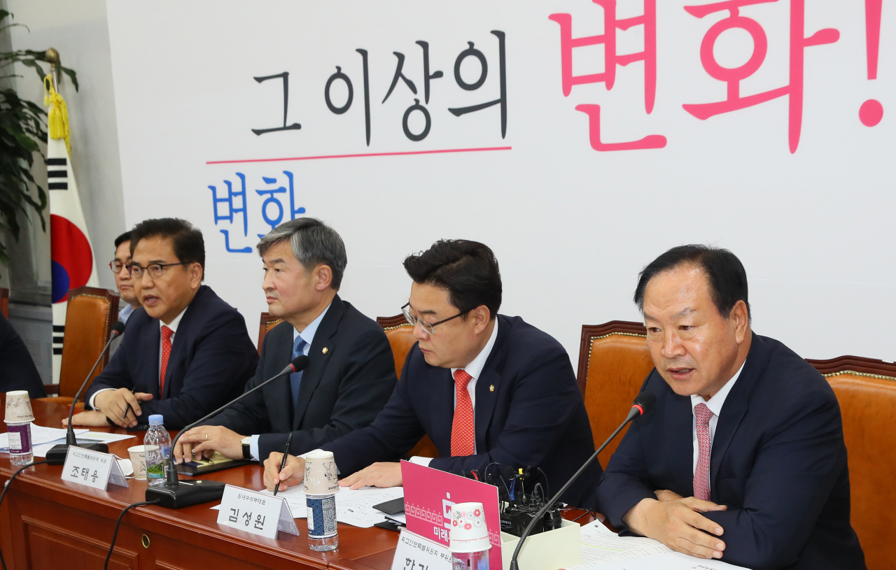북한이 개성공단 남북연락사무소를 폭파한 16일 국회에서 열린 미래통합당 외교안보특별위원회의에서 한기호 의원(오른쪽)이 발언하고 있다. 연합뉴스