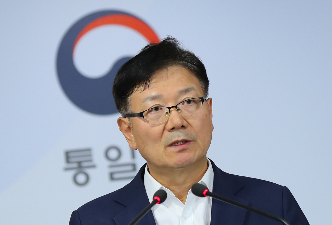 남북공동연락사무소장인 서호 통일부 차관이 16일 오후 정부서울청사 합동브리핑실에서 북한의 남북공동연락사무소 폭파와 관련해 입장을 밝히고 있다. 연합뉴스