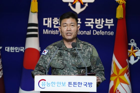 전동진 합참 작전본부장이 국방부 청사 브리핑룸에서 합참 입장을 밝히고 있다.[사진=국방부]