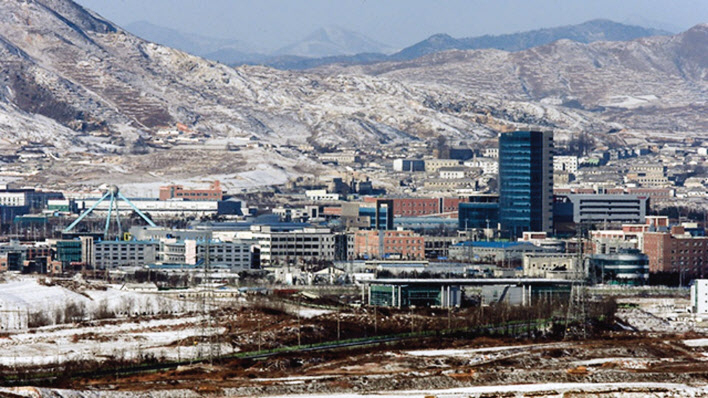 남북공동연락사무소와 개성공단종합지원센터 폭파 전 개성공단의 모습. [연합]