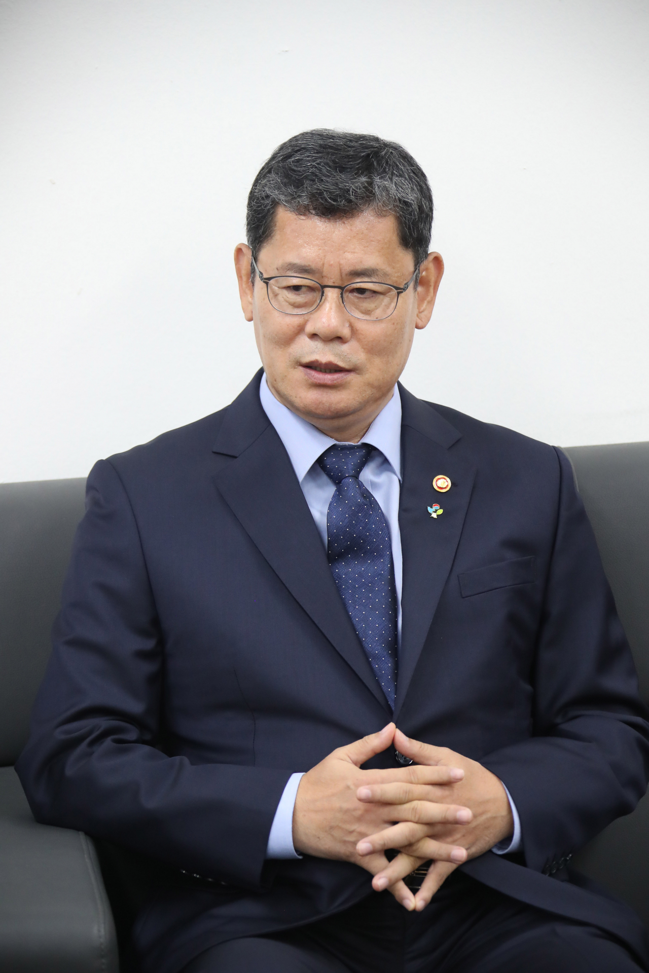 김연철 통일부 장관이 17일 오후 정부서울청사 통일부 출입기자단 기자실에서 남북관계 악화의 책임을 지고 전격 사의를 표명했다. [연합]
