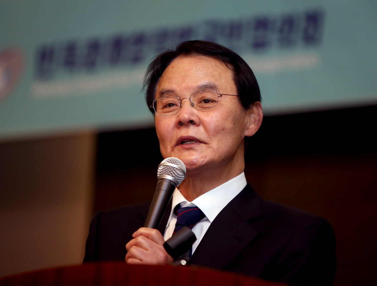 홍사덕 전 국회부의장이 17일 밤 숙환으로 별세했다. 향년 77세. 고인은 최근 폐렴으로 입원 치료를 받아왔던 것으로 전해졌다. [연합]