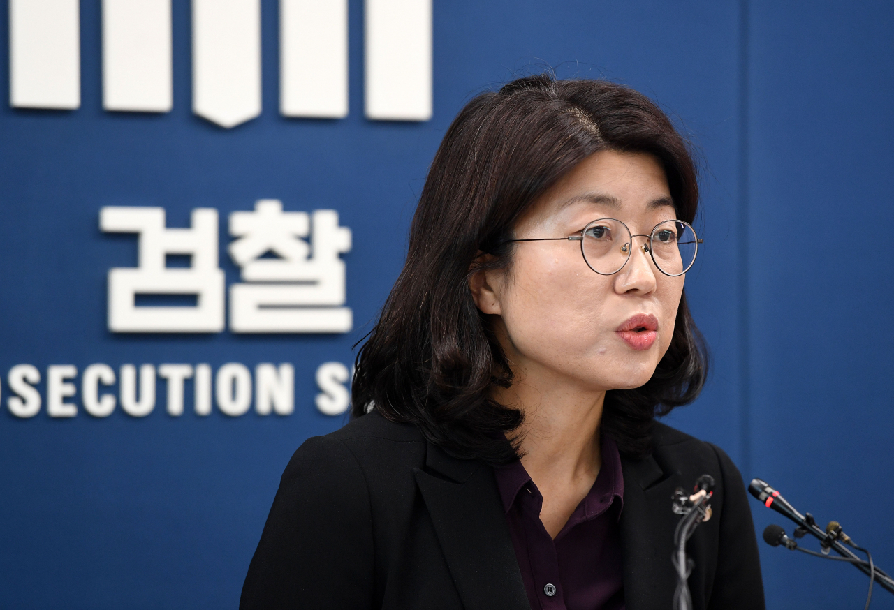 유현정 서울중앙지검 디지털 성범죄 특별수사 태스크포스 총괄팀장이 지난 4월 13일 오후 서울 서초구 서울고등검찰청 기자실에서 ‘박사방’ 운영자 조주빈 구속기소 관련 브리핑을 하고 있다. [연합]