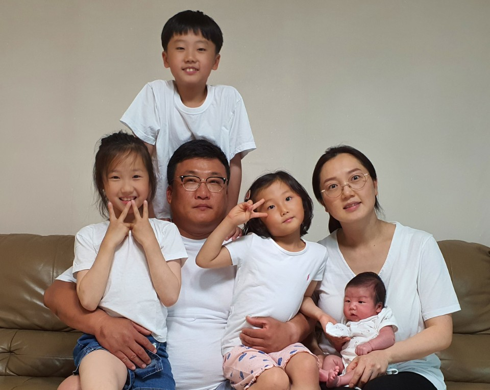 김OO 산모(만 39세) 가족사진. 〈이대목동병원 제공〉