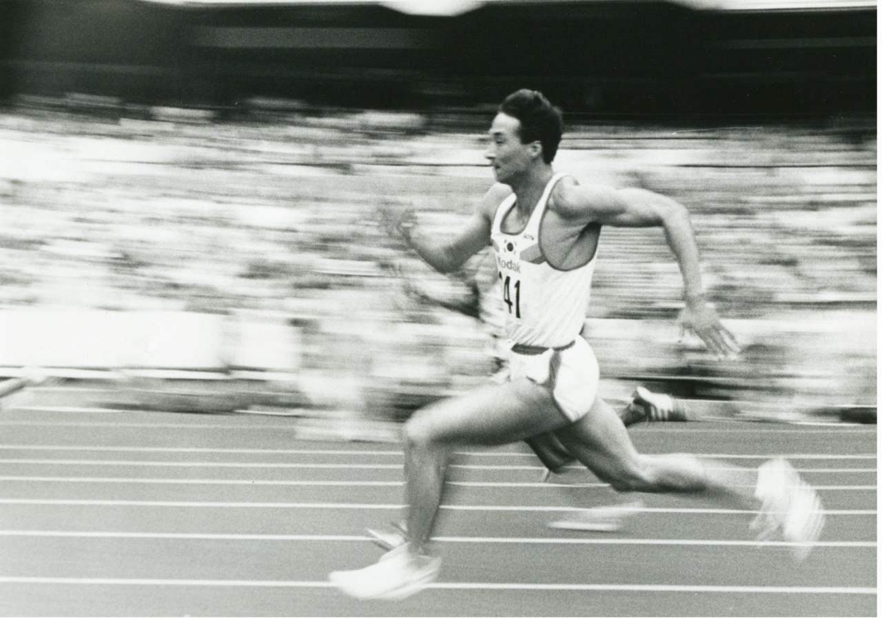1986년 서울 아시안게임 200m 결승에서 장재근이 뛰고 있다.
