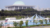 2015년 6월 중동호흡기증후군(메르스) 여파로 개장이 연기된 여의도 한강공원 수영장의 한가로운 모습. [헤럴드DB]