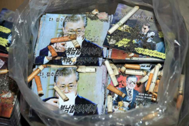 북한은 22일 조선중앙통신을 통해 대남전단 1200만장과 풍선 3000여개를 준비했다며 대남전단 살포를 강행하겠다는 입장을 밝혔다. 북한은 주말에는 문재인 대통령 사진과 함께 담배꽁초 등 오물을 담은 대남전단을 공개하기도 했다. [헤럴드DB]