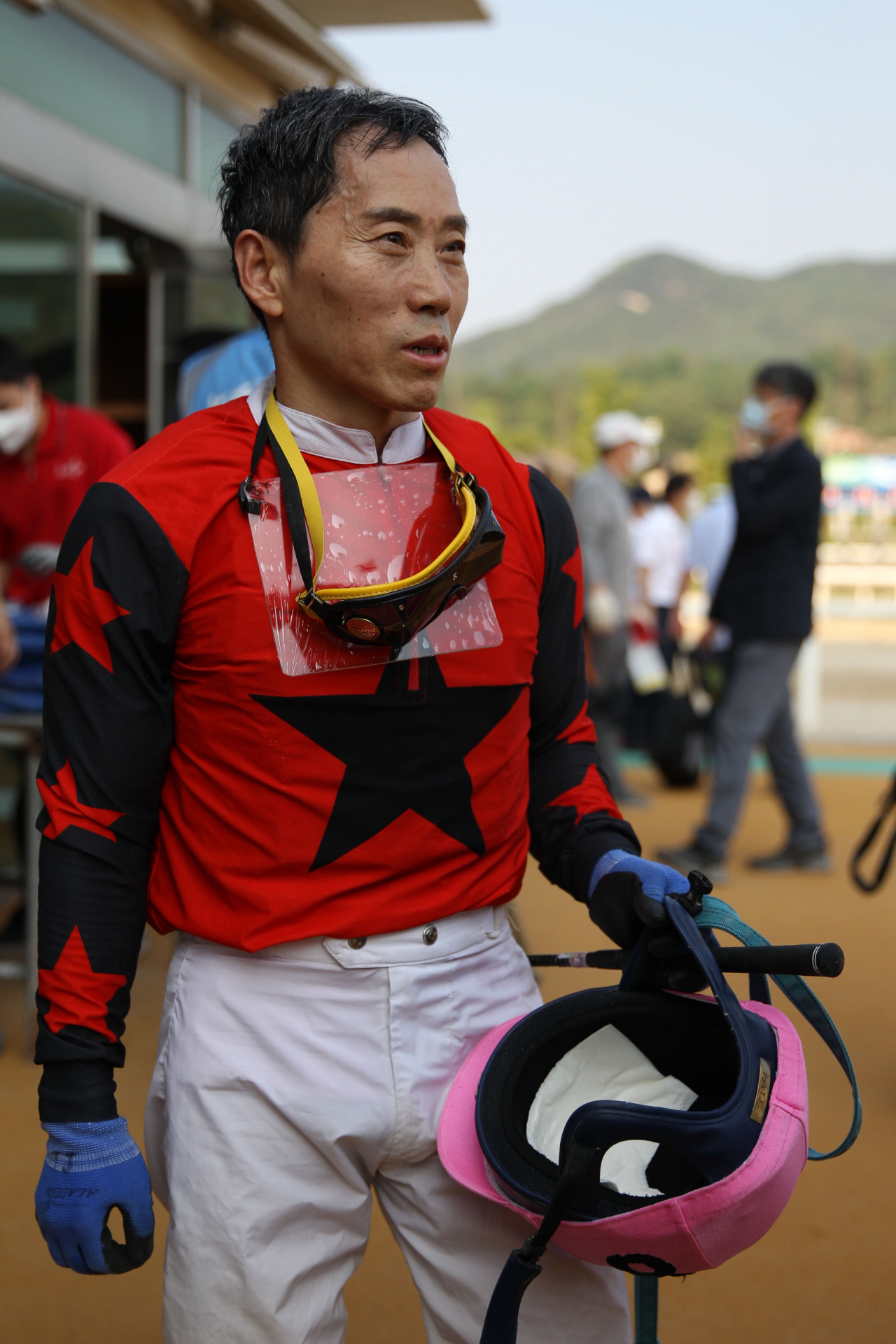 21일 헤럴드경제배 대상경주에서 청담도끼에 기승해 우승을 이끈 박태종 기수./한국마사회 제공