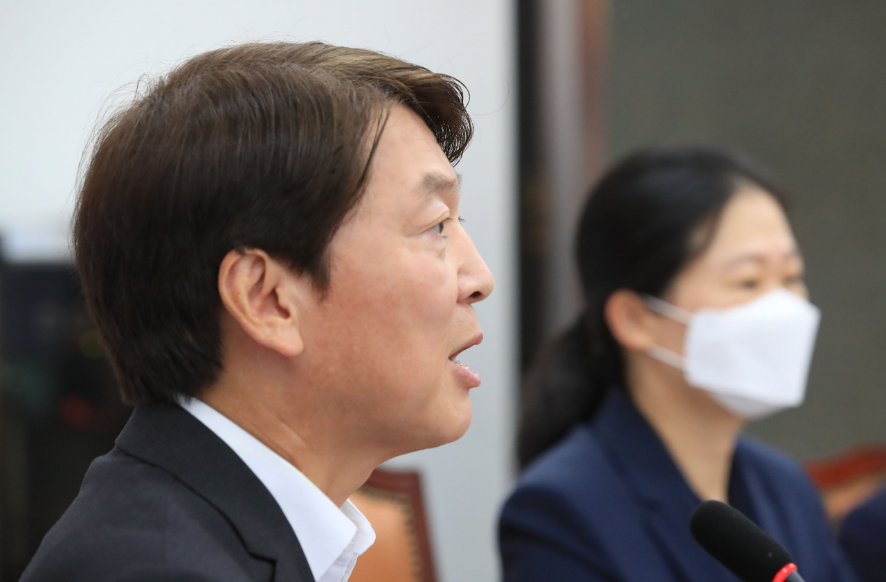 안철수 국민의당 대표가 22일 오전 서울 여의도 국회에서 열린 최고위원회의에서 발언하고 있다. [연합]