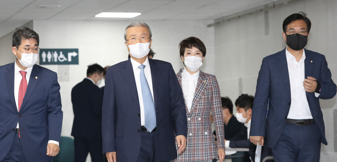 김종인 미래통합당 비상대책위원장이 19일 오전 서울 여의도 국회 의원회관에서 열린 초선의원과의 간담회에 참석하고 있다. [연합]